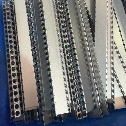 汽车座椅、高铁座椅与半导体设备：导轨保持架冲压厂家的能力清单